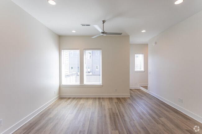 3BR, 3.5BA - B2 - 1389SF