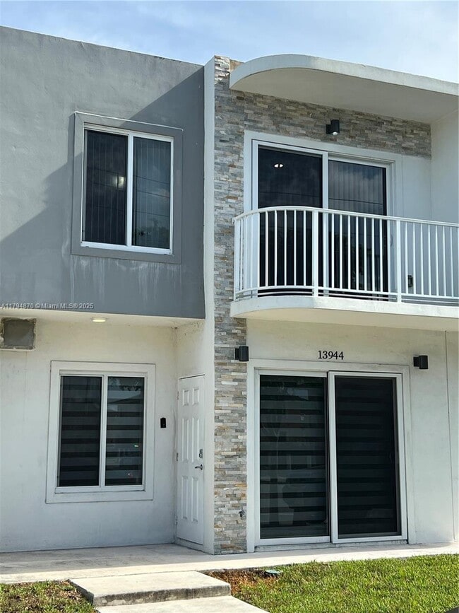 Photo - 13944 SW 259th Way