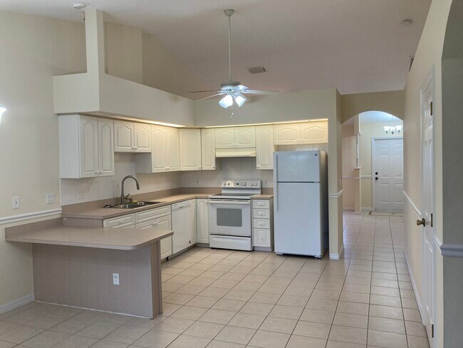 Kitchen with high vaulted ceiling - 3224 SW 7th Pl Unit Duplex-3224 SW 7th Pl