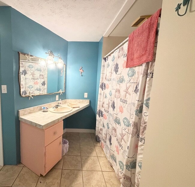 Photo - CALLING ALL SNOWBIRDS! Fully furnished apartment!