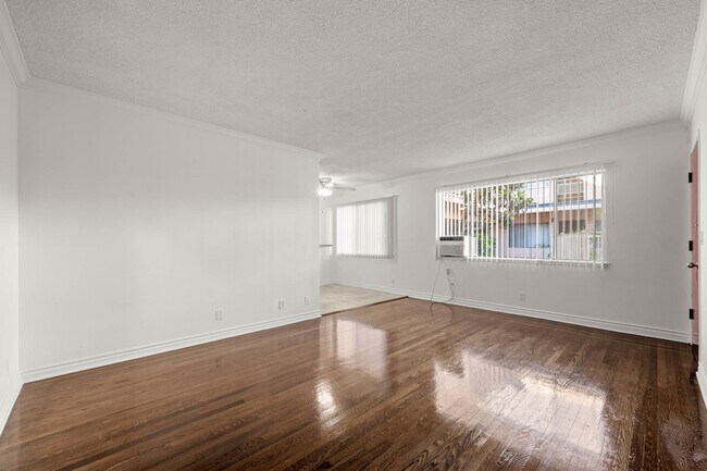 Photo - 956 Wilcox Ave, Los Angeles