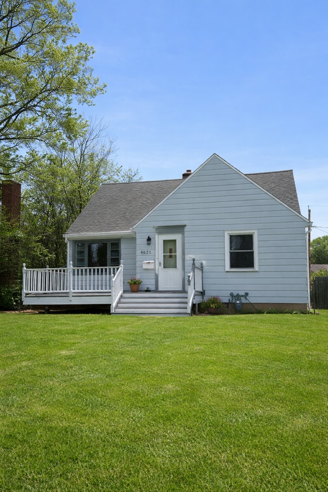 Building Photo - AVAILABLE NOW! - 2 Bed 1 Bath Home!