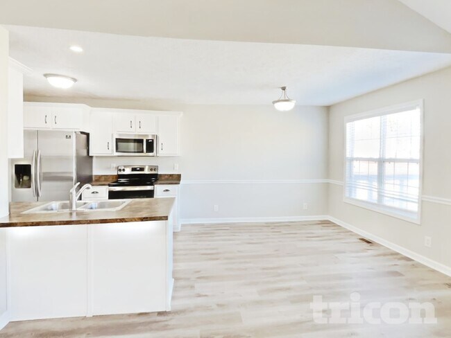 Photo - 141 Buttermere Dr