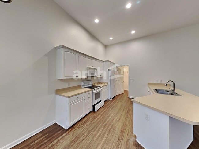 Photo - 315 Madrid Dr