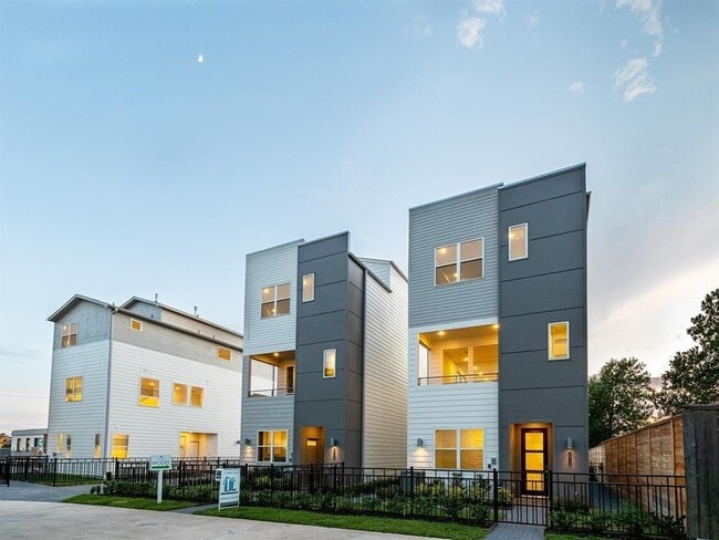 Building Photo - 310 Jensen Dr