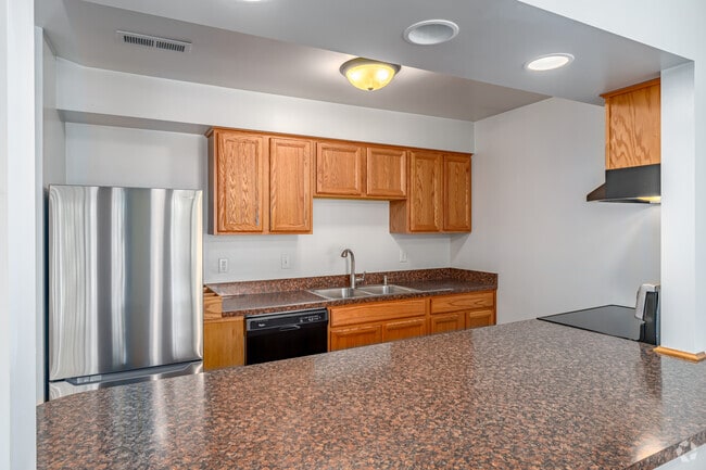 2BR, 1BA - 975SF - Kitchen