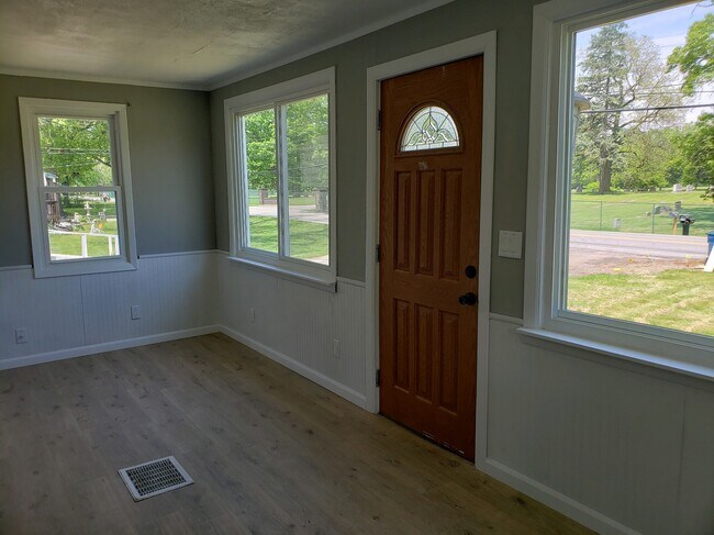 Photo - 1525 E Elm St