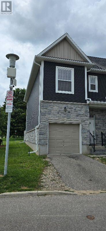 Photo - 439 Athlone Ave