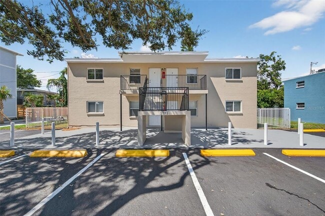 Building Photo - 1771 Russell St S Unit 4 Rental