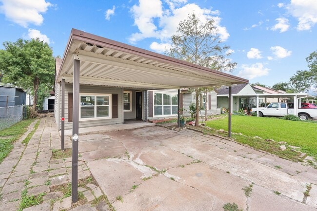 3823 Florinda St