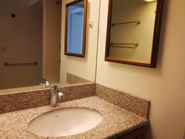 Photo - 620 McCully St Unit 1103