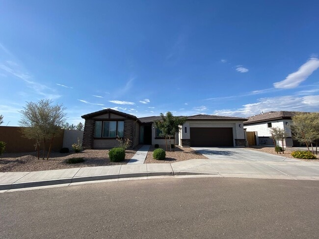 1560 W Avenida Del Valle