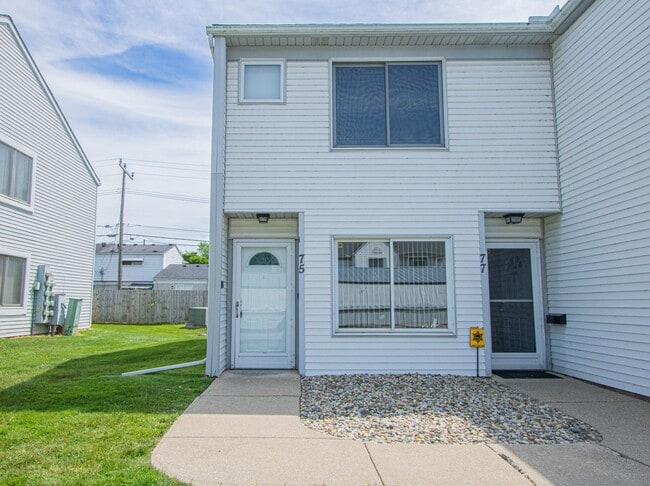 Building Photo - 75 Rosebud Ln