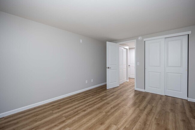 Photo - Glenora Gardens