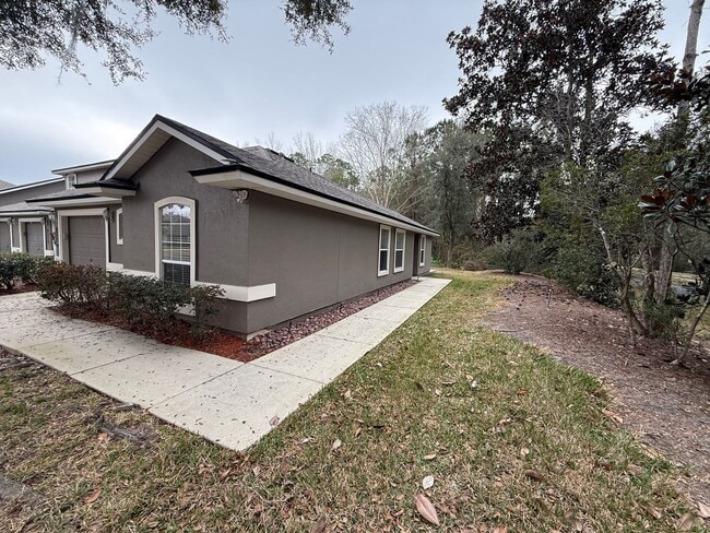 Photo - One-Story End Unit Oasis Backing to Preserve - No Carpet + Plantation Amenities!!