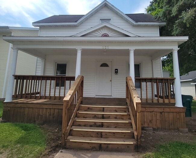 Photo - 121 Broadway St