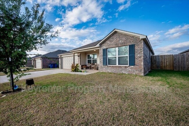 Photo - 551 SE 4th St