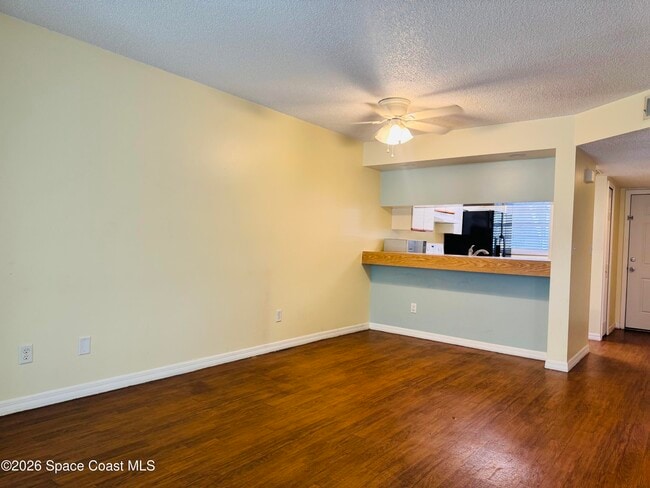 Photo - 3092 Sir Hamilton Cir Unit 4