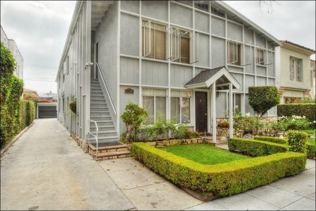 204 S Arnaz Drive Apts.