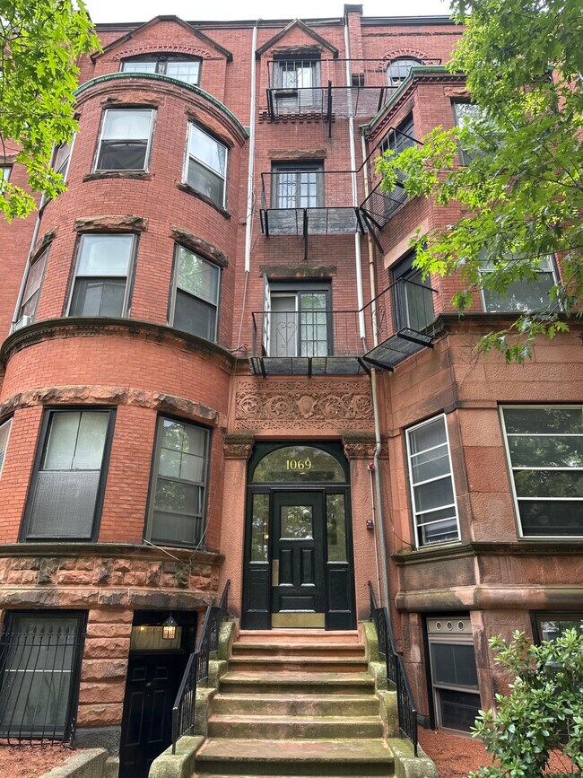 Photo - 1069 Beacon St Unit BR
