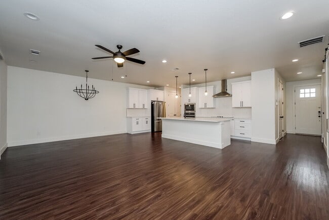 Photo - 8585 Mulligan Pass