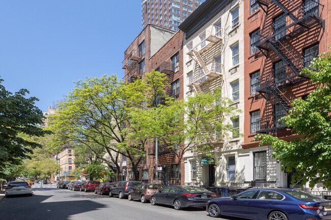 Photo - 403 E 87th St