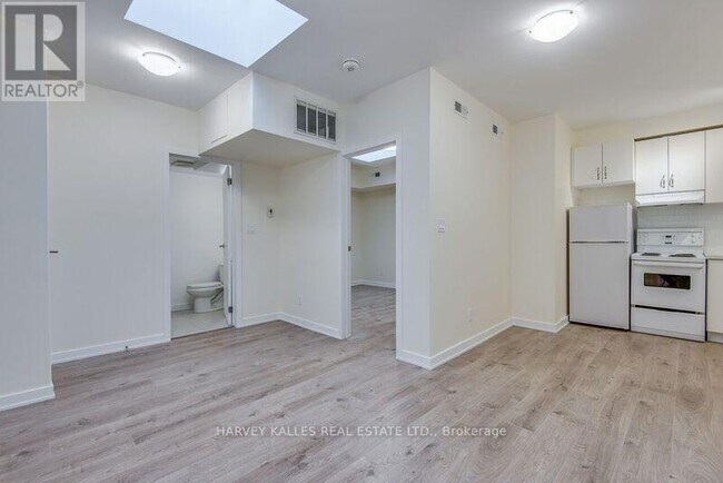 Photo - 1216 St Clair Ave W