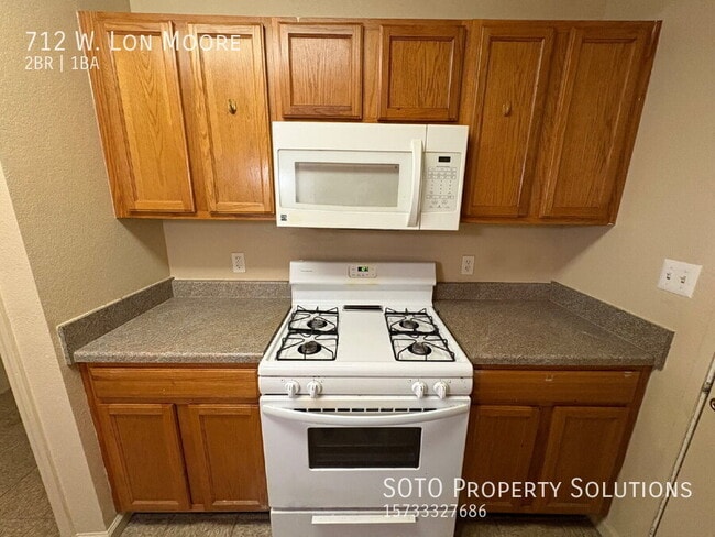 Photo - 712 Lon Moore St