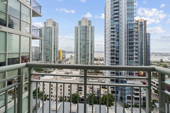 Photo - 1240 India St Unidad 1507