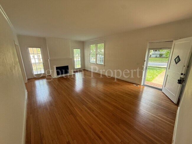 Photo - 2127 Queen St