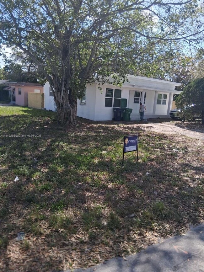 Photo - 400 NE 161st St