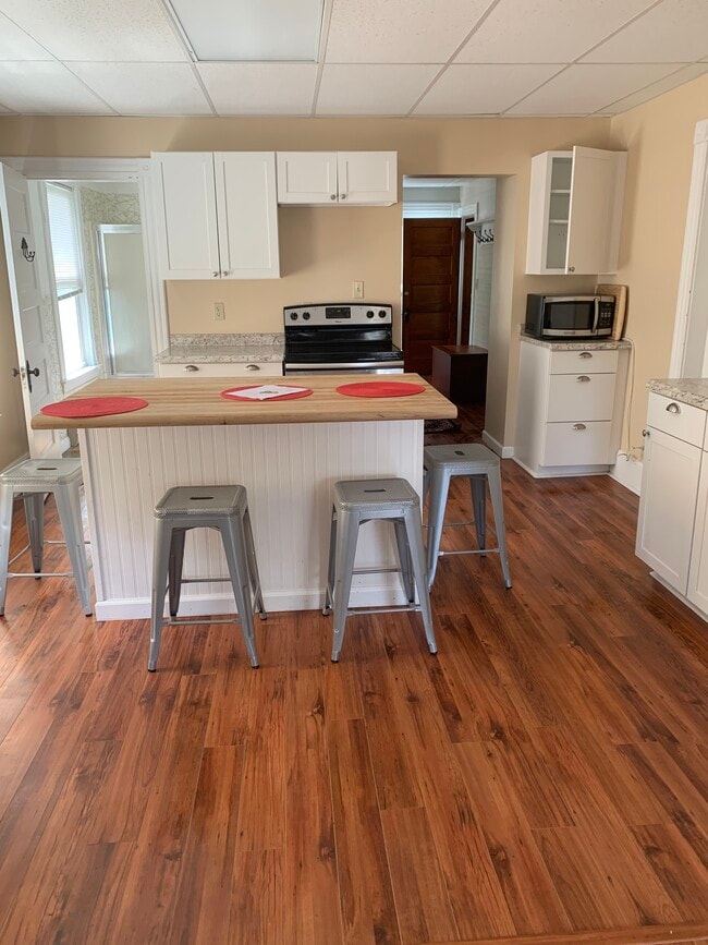 Photo - 113 Oak St Unidad College Summer only