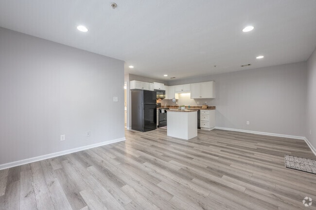 2BR, 2BA - 985SF - B1 - Living Room/Kitchen
