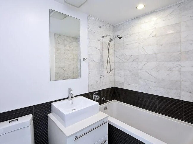 Photo - 100 Maspeth Ave