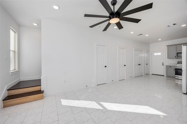 Photo - 7710 Independence St