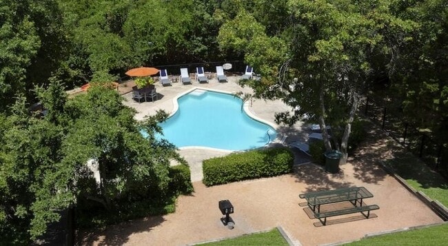 Building Photo - 11915 Stonehollow Dr Unit 526