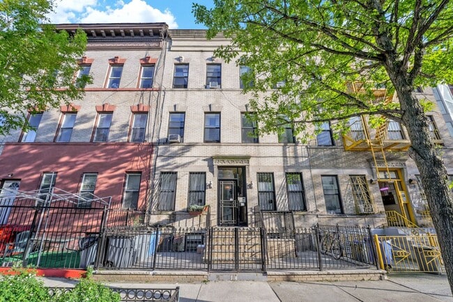 Building Photo - Welcoming 1-Bedroom with Home Office and Private Terrace.