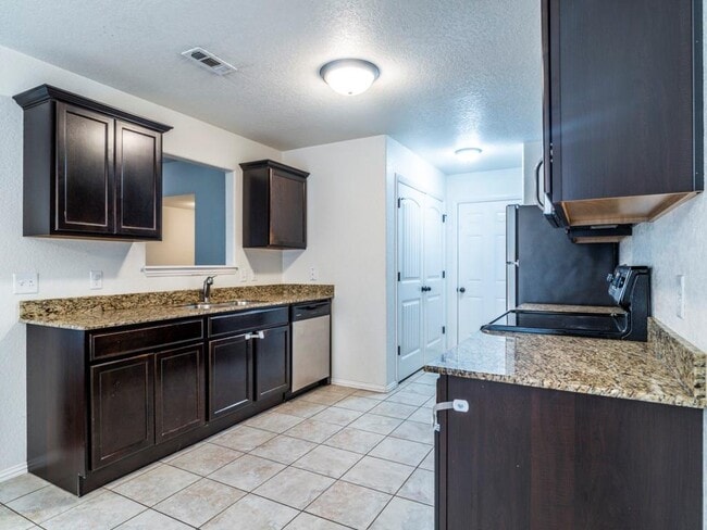 Photo - 140 Willow Dr