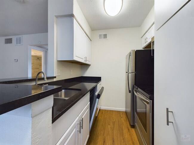 Photo - 2207 Leon St Unit 306