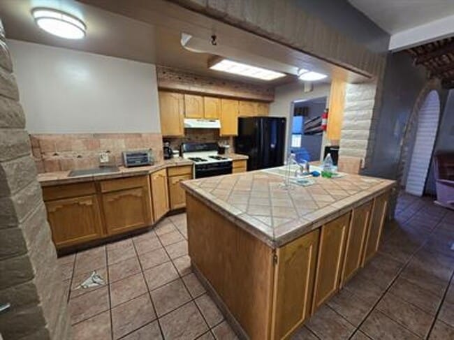 Photo - Spacious 3 bedroom/ 2 bath home with R/V parking