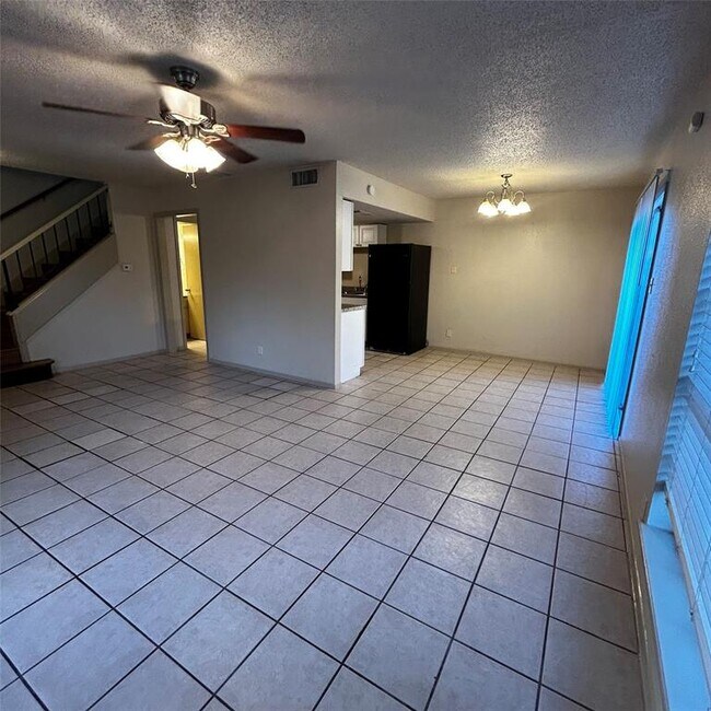 7204 Creekside Dr