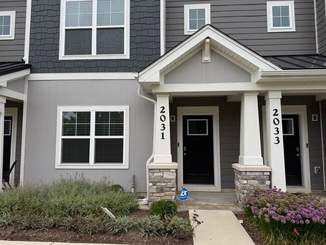 Building Photo - 2031 Sequoia Ave
