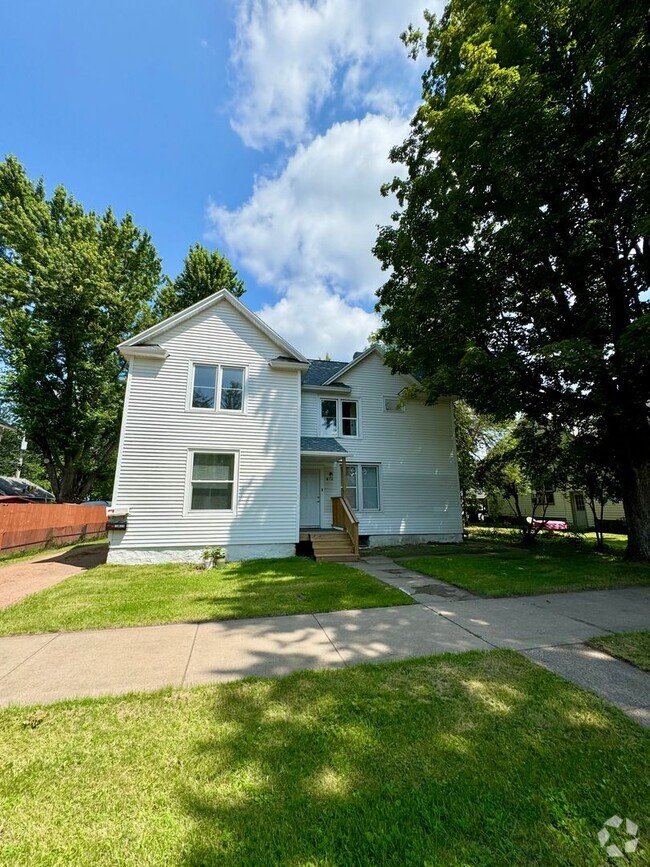 Building Photo - 814 E Thomas St Unit Upper Rental