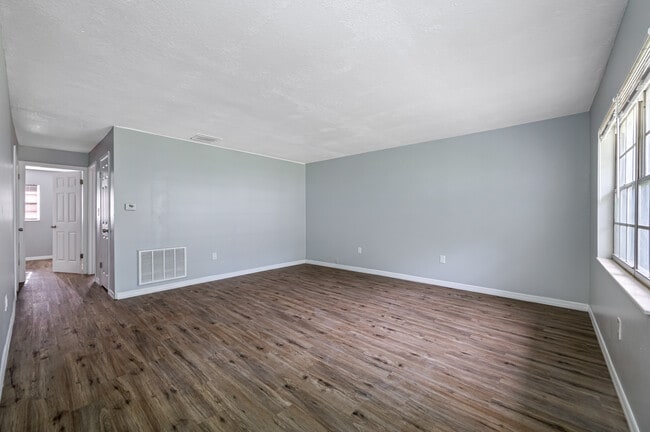 Photo - Sunny Point Apartments