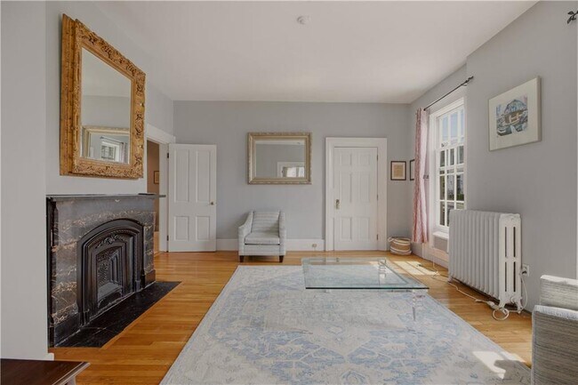 Photo - 92 Pelham St