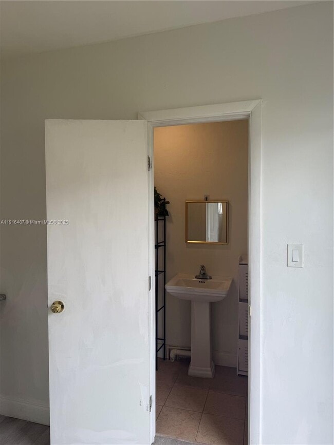 Photo - 2870 NW 19th St