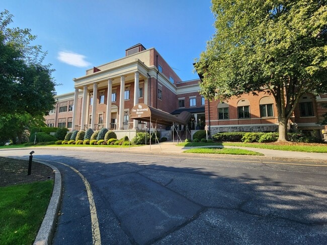 Building Photo - Live in the heart of Tenafly New Jersey Rental