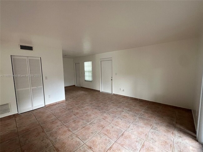Photo - 10756 N Kendall Dr Unit J5