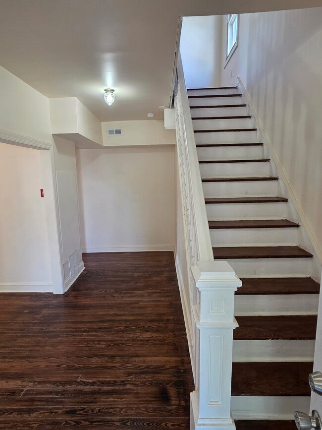 Photo - 205 Church St