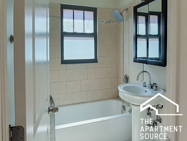 Photo - 514 W Cornelia Ave Unidad 205